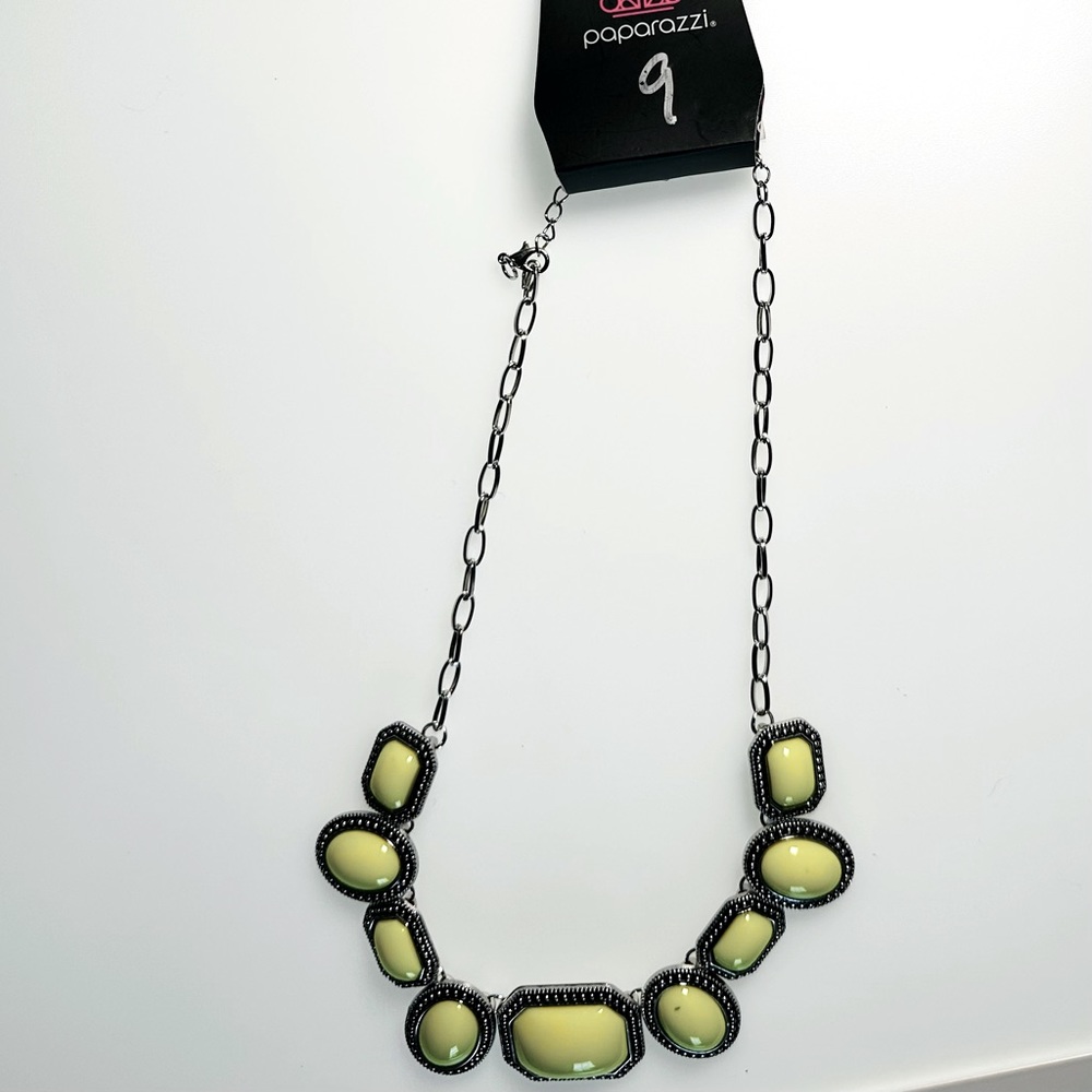 PAPARAZZI LARGE YELLOW STONE NECKLACE